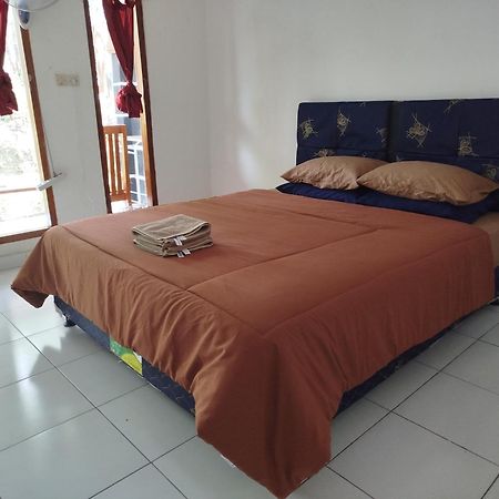 Tatasya Homestay Сенару Экстерьер фото