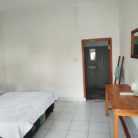 Tatasya Homestay Сенару Экстерьер фото